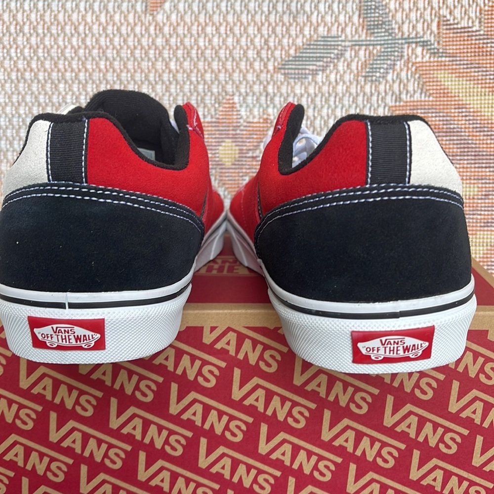 Vans® Seldan Men's Shoes
Sneakers 
Rally Suede Black/White
VN0ASHTZBA2 New - Picture 14 of 16